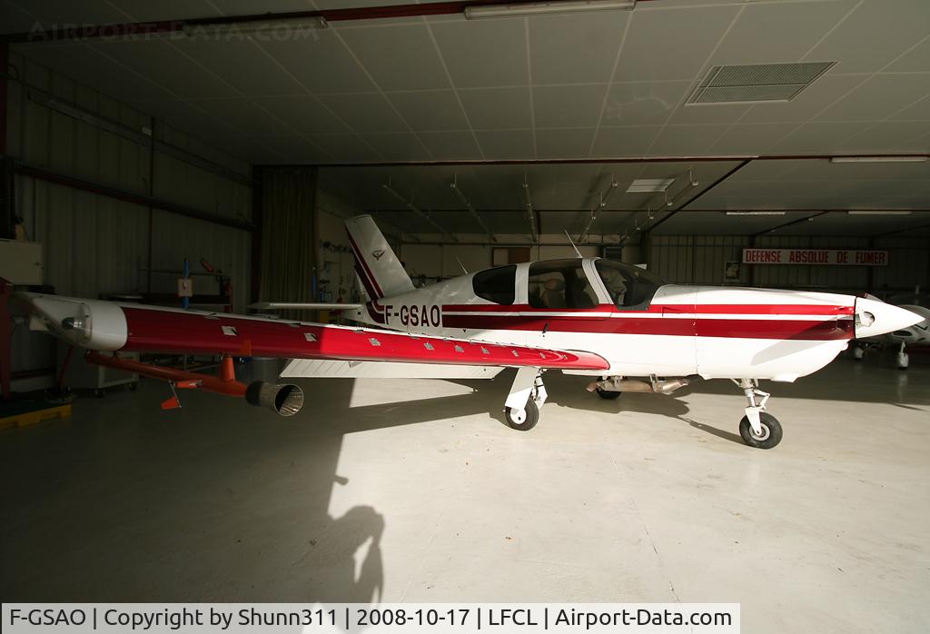 F-GSAO, Socata TB-20 C/N 1801, At his home base with strange modifications on the right wing...