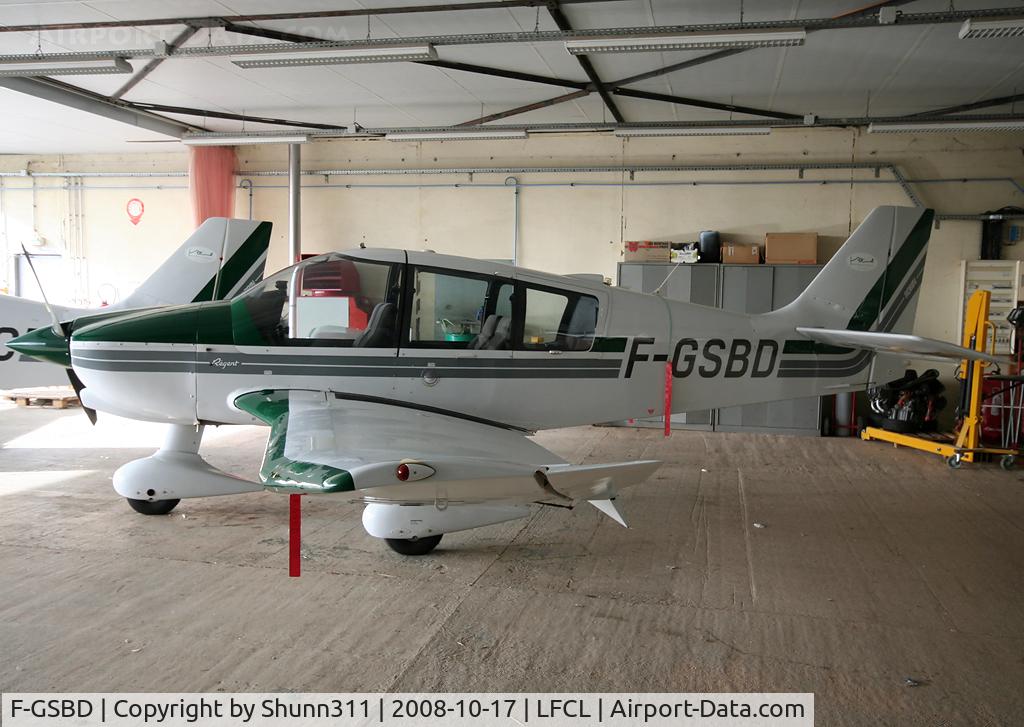 F-GSBD, Robin DR-400-180 Regent C/N 2329, Inside Airclub's hangar...