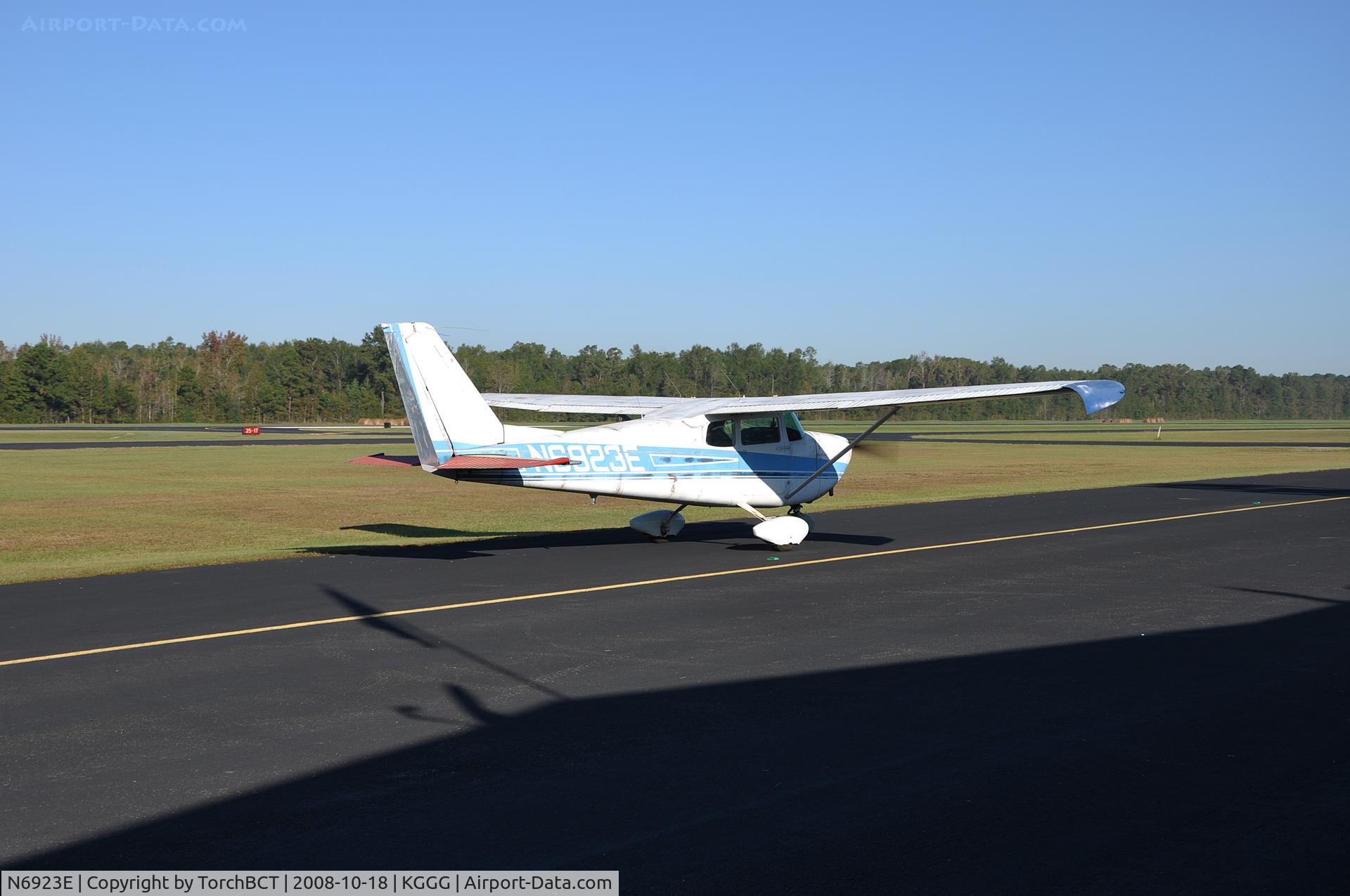 N6923E, 1960 Cessna 175A Skylark C/N 56423, Cessna Skylark at Panola County.