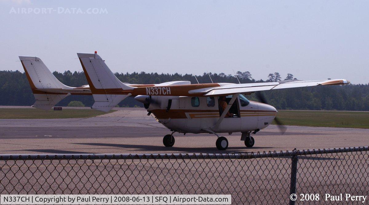 N337CH, 1977 Cessna T337H Turbo Skymaster C/N 33701836, Taxiing out, ready to go spotting