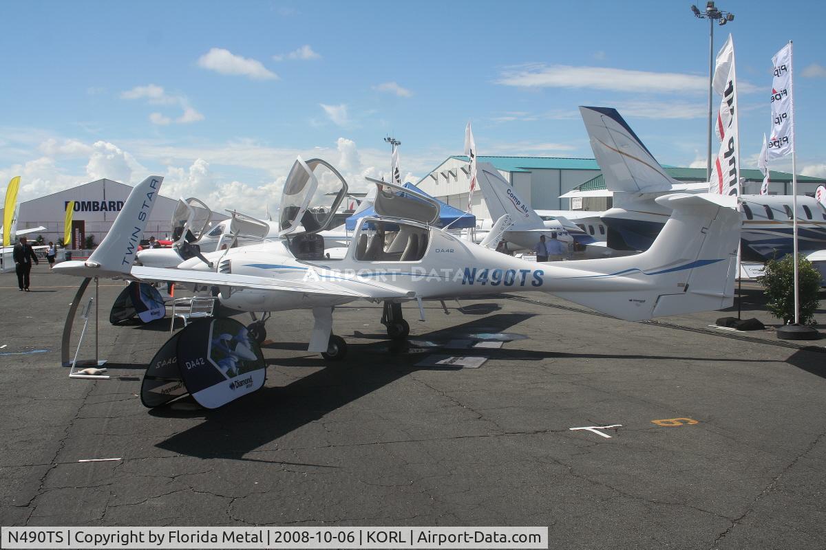 N490TS, 2007 Diamond DA-42 Twin Star C/N 42.AC090, Diamond DA 42 at NBAA