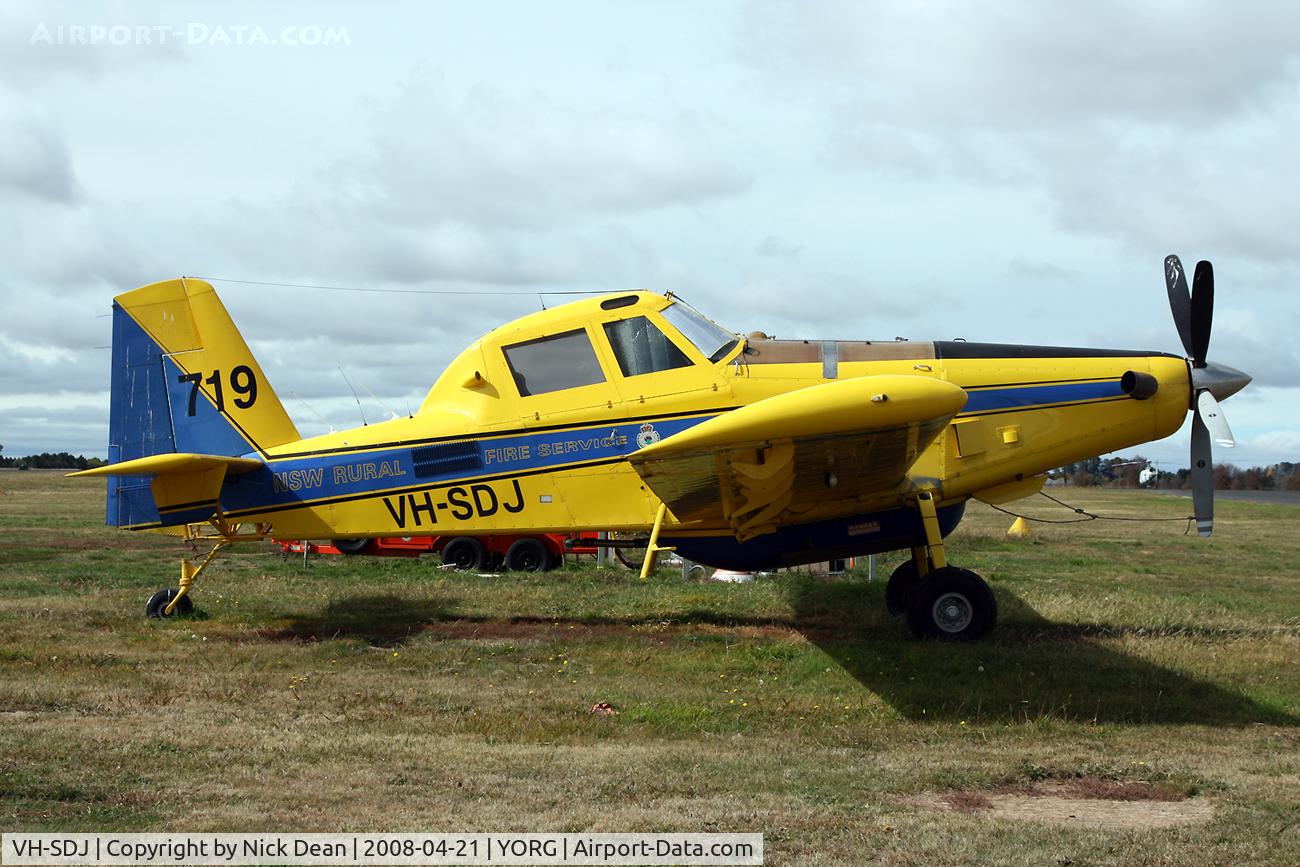 VH-SDJ, 1997 Air Tractor AT-802 C/N 802-0054, /