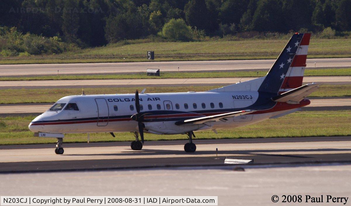 N203CJ, 1990 Saab 340B C/N 340B-203, One of the feeder props taxiing in.