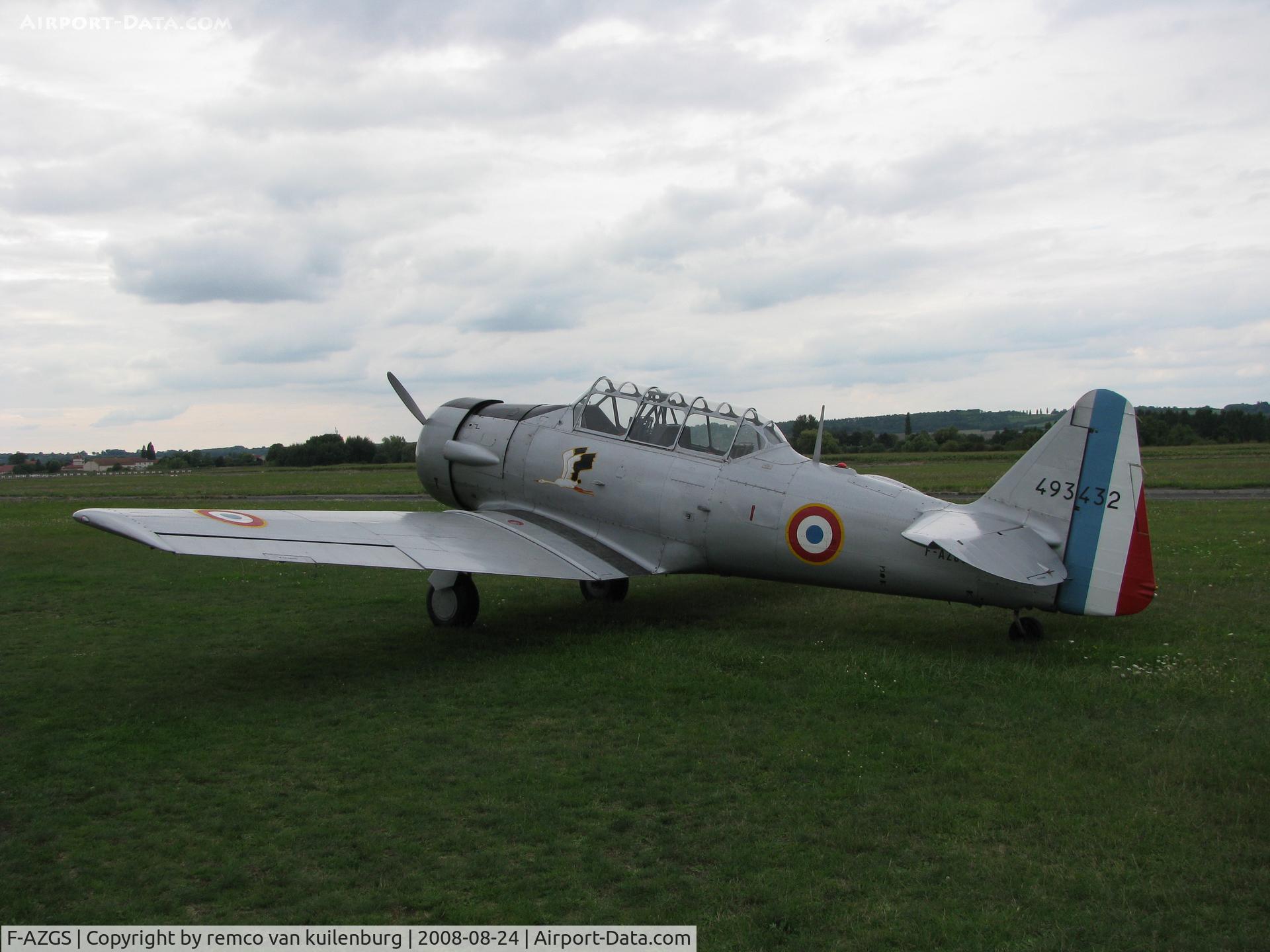 F-AZGS, North American T-6G Texan C/N 168-556, seen on Chanteheux