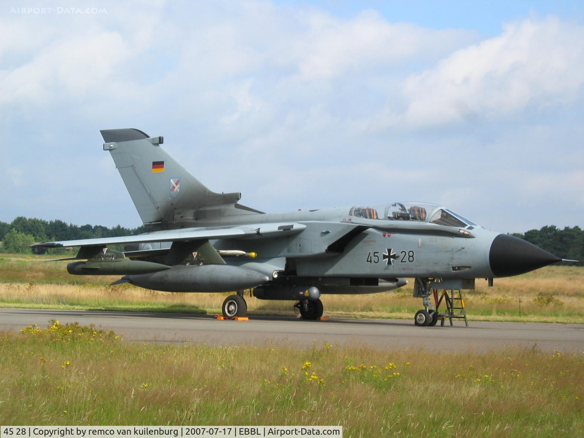 45 28, Panavia Tornado IDS C/N 572/GS176/4228, on foto call Kleine Brogel 2007