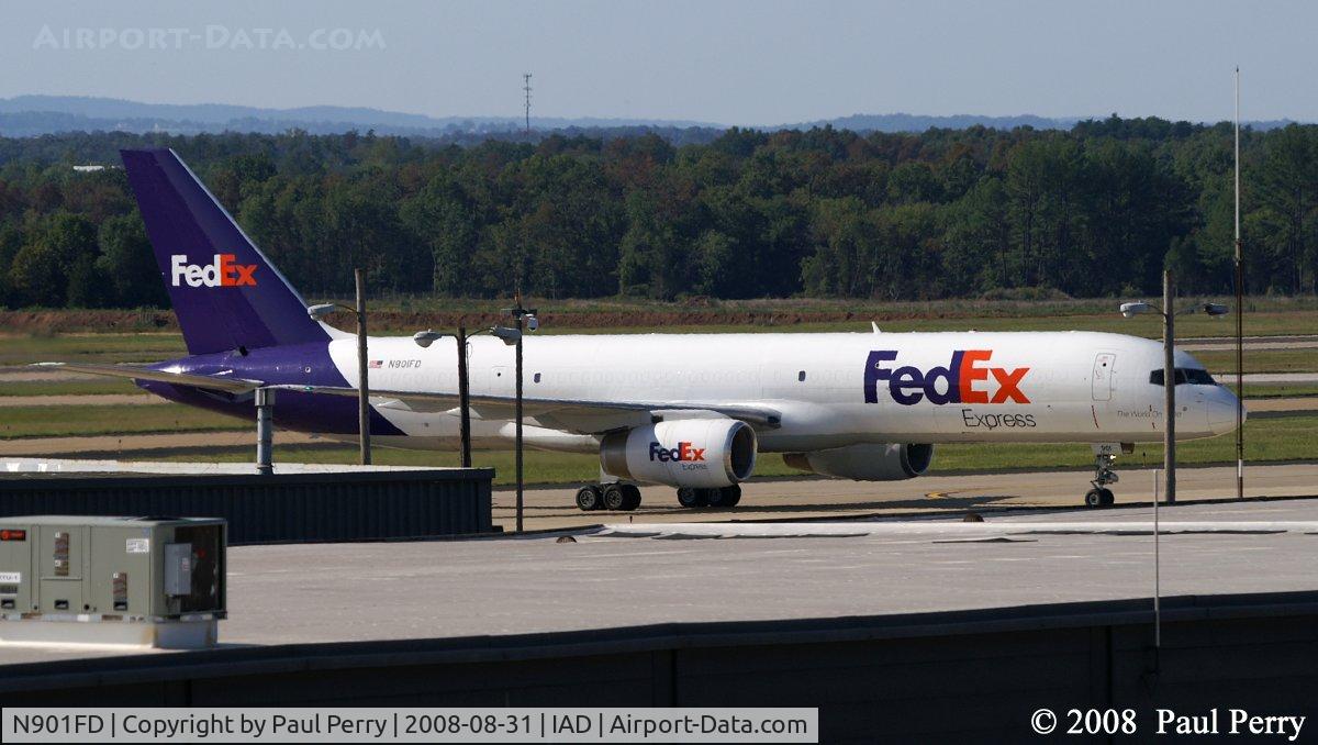 N901FD, 1993 Boeing 757-2B7 C/N 27122, Headed for the cargo ramp