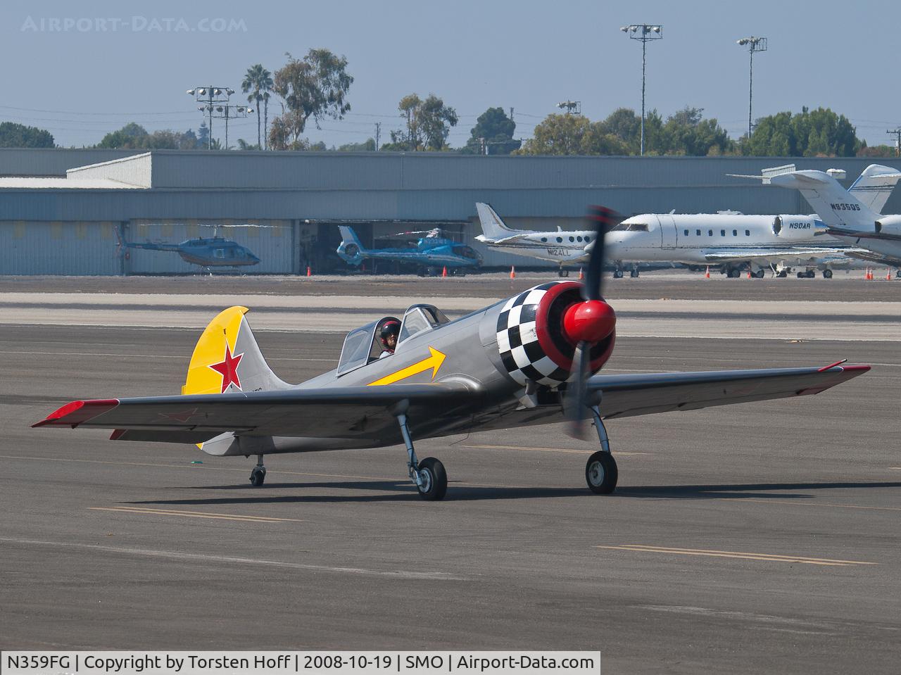 N359FG, 1984 Yakovlev Yak-50 C/N 842305, N359FG taxiing