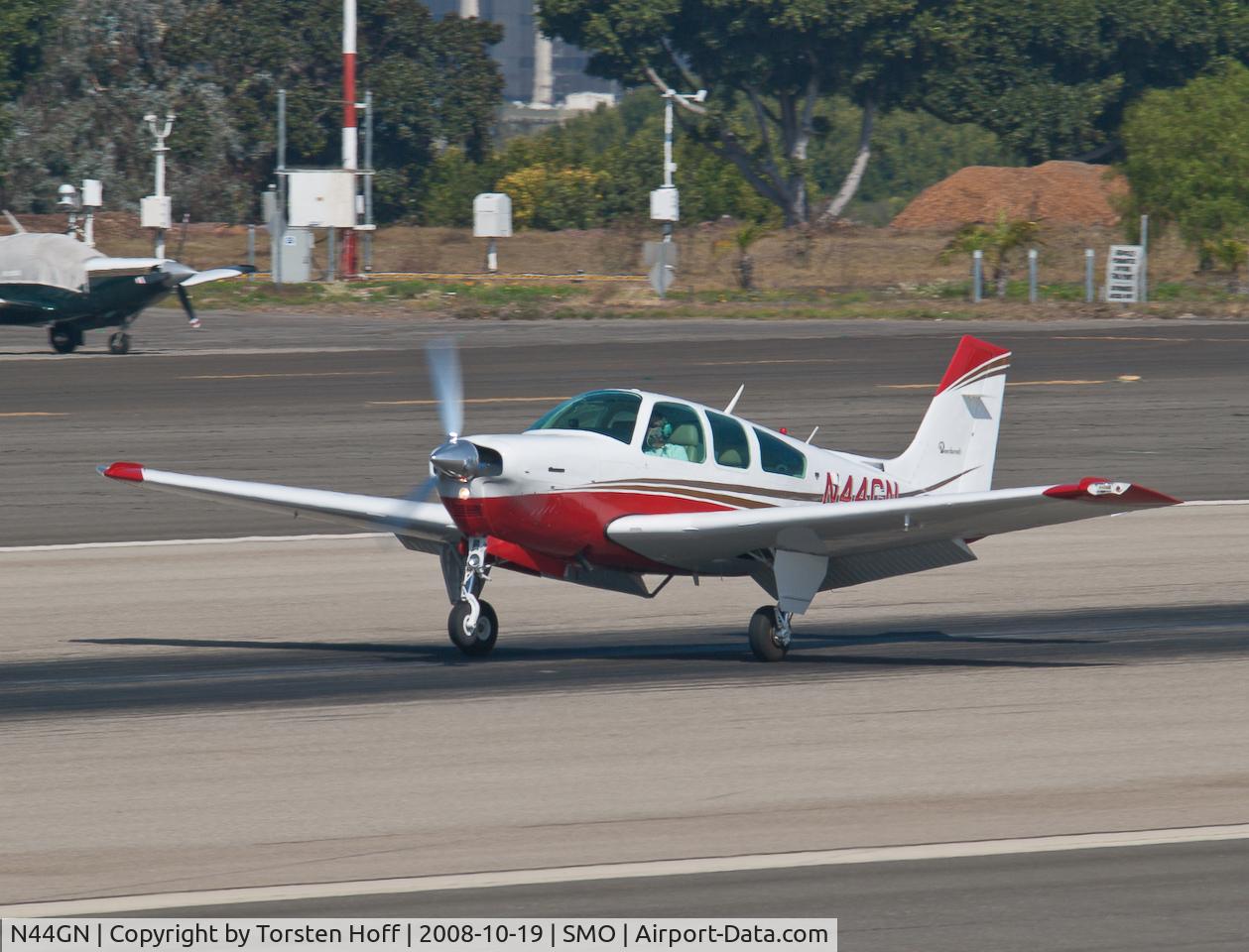 N44GN, 1975 Beech F33A Bonanza C/N CE-620, N44GN arriving on RWY 21