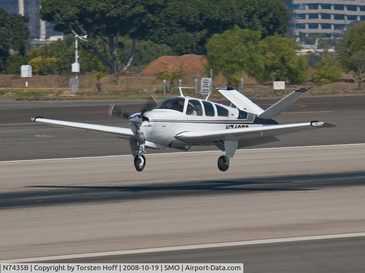 N7435B, 1974 Beech V35B Bonanza C/N D-9593, N7435B arriving on RWY 21