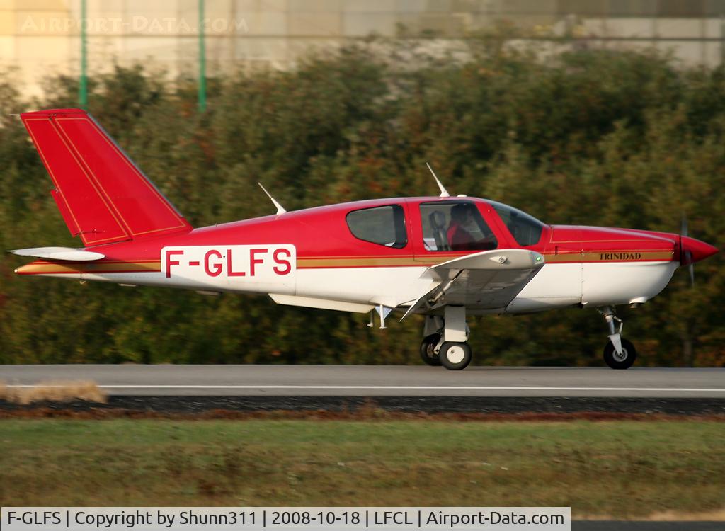 F-GLFS, Socata TB-20 Trinidad C/N 1364, Arriving from light flight and going to the Airclub...