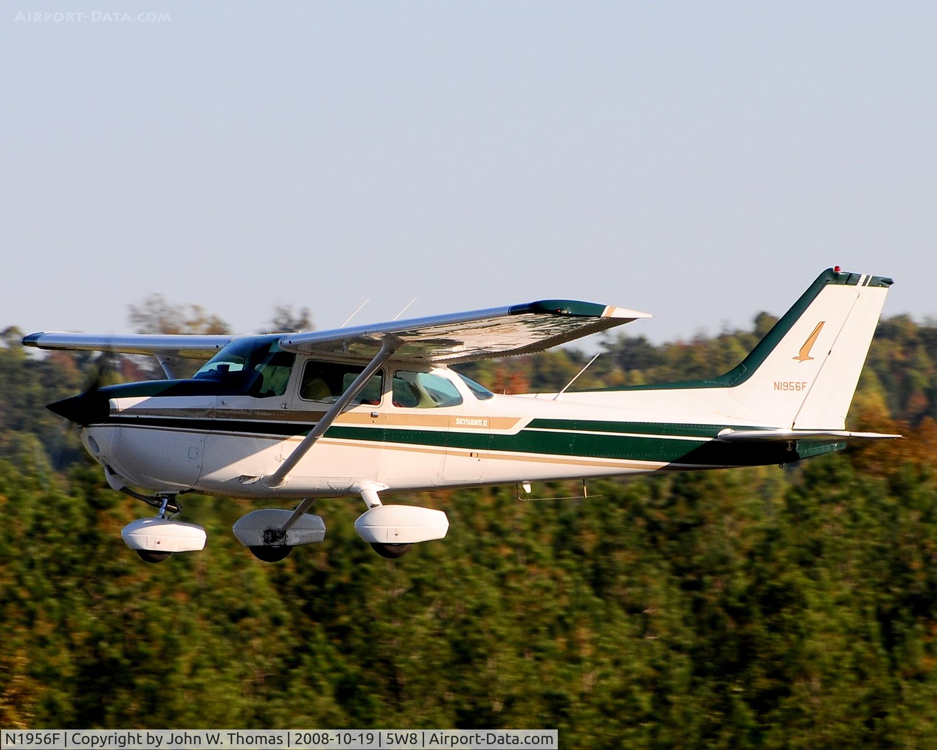 N1956F, 1979 Cessna 172N C/N 17273046, Departing runway 4