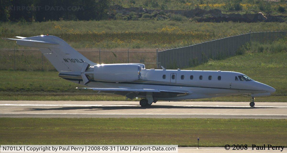 N701LX, 2000 Cessna 750 Citation X C/N 750-0114, Sleek lady easing in