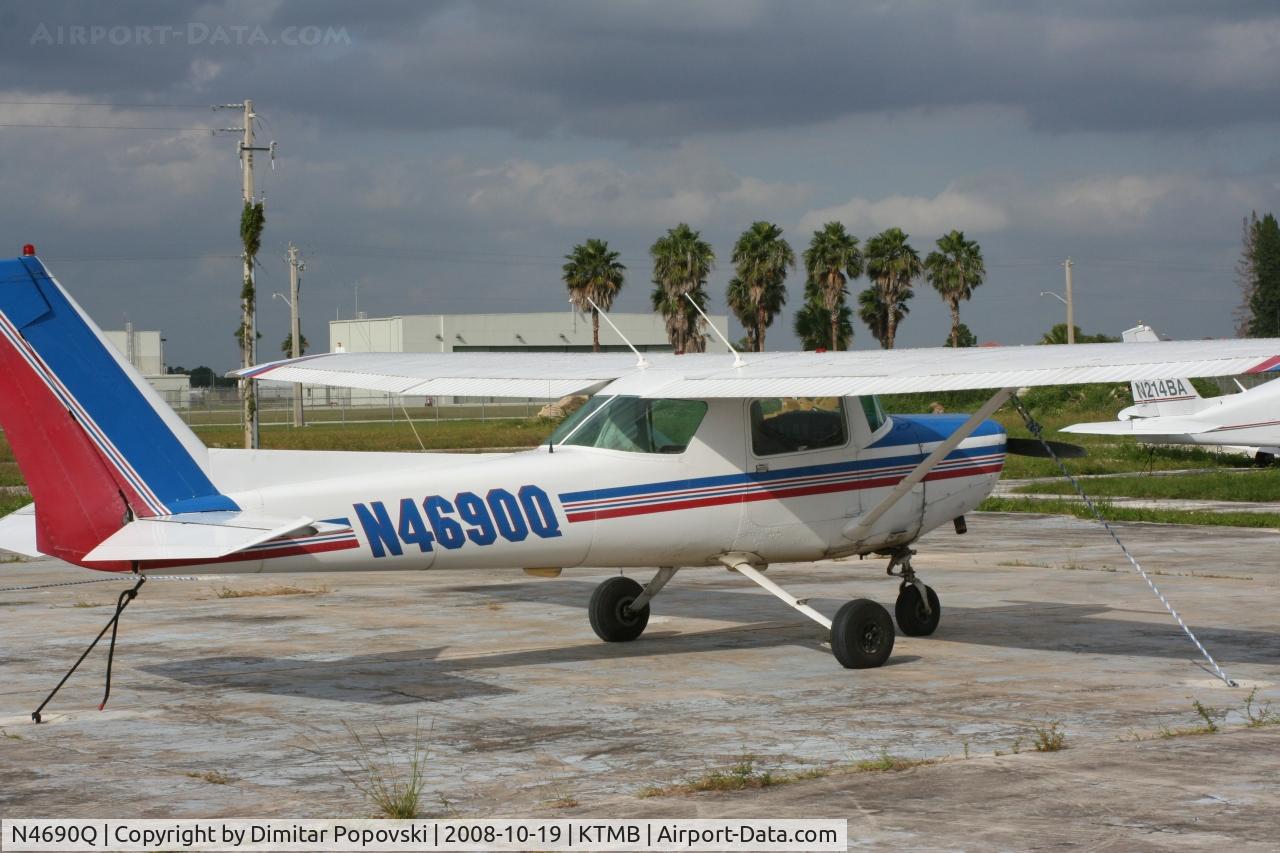 N4690Q, 1981 Cessna 152 C/N 15285051, /