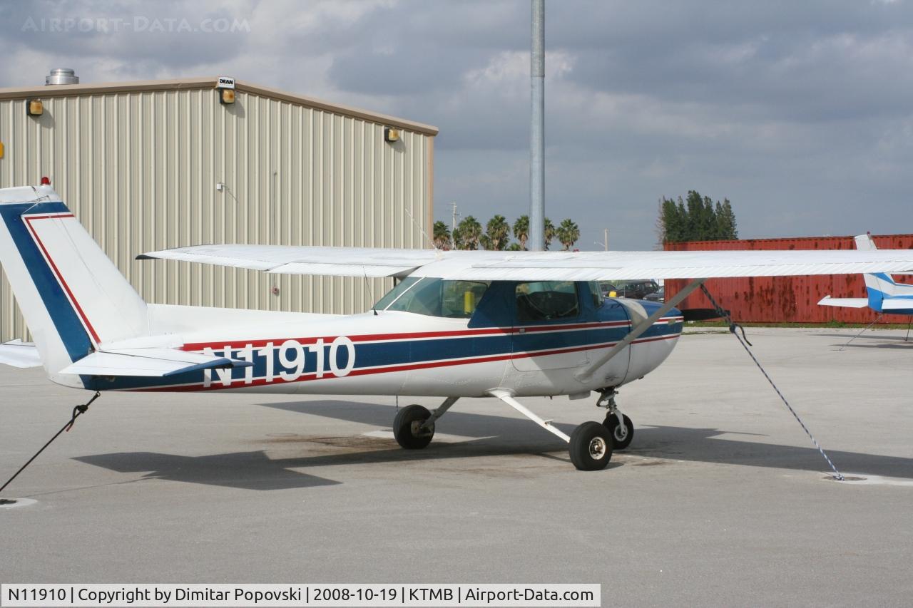 N11910, Cessna 150L C/N 15075704, /