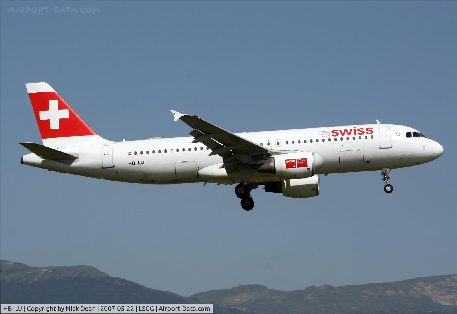 HB-IJJ, 1996 Airbus A320-214 C/N 585, /