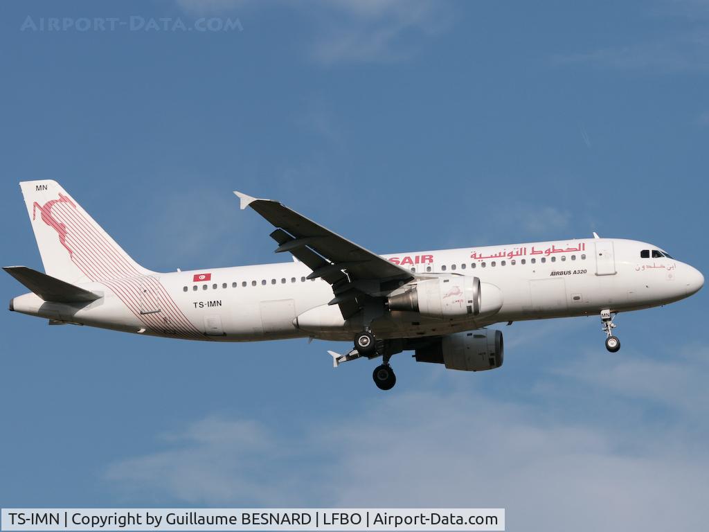 TS-IMN, 2000 Airbus A320-211 C/N 1187, Landing 14R