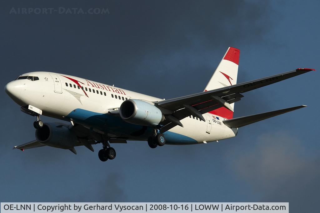 OE-LNN, 2000 Boeing 737-7Z9 C/N 30418, perfect lighting