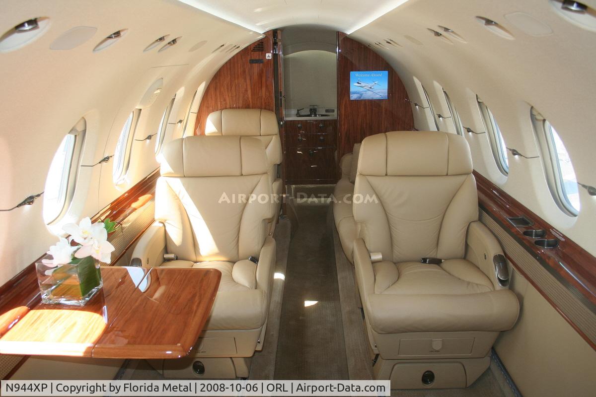 N944XP, 2008 Hawker Beechcraft 900XP C/N HA-0044, Interior of Hawker 900XP at NBAA