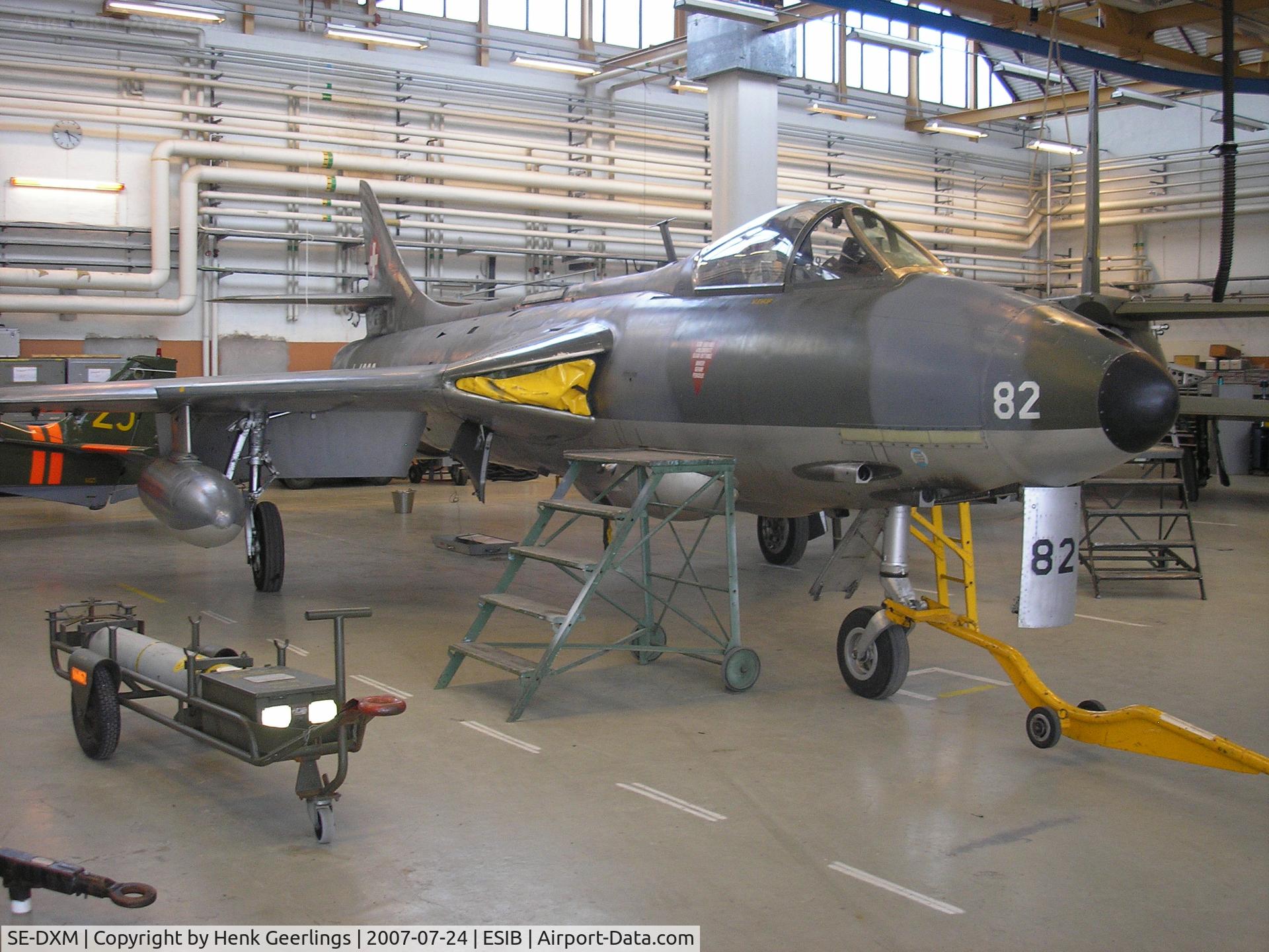 SE-DXM, 1959 Hawker Hunter F.58 C/N 41H/697449, SwAF Historic Flt - Satenas AFB  July 2007