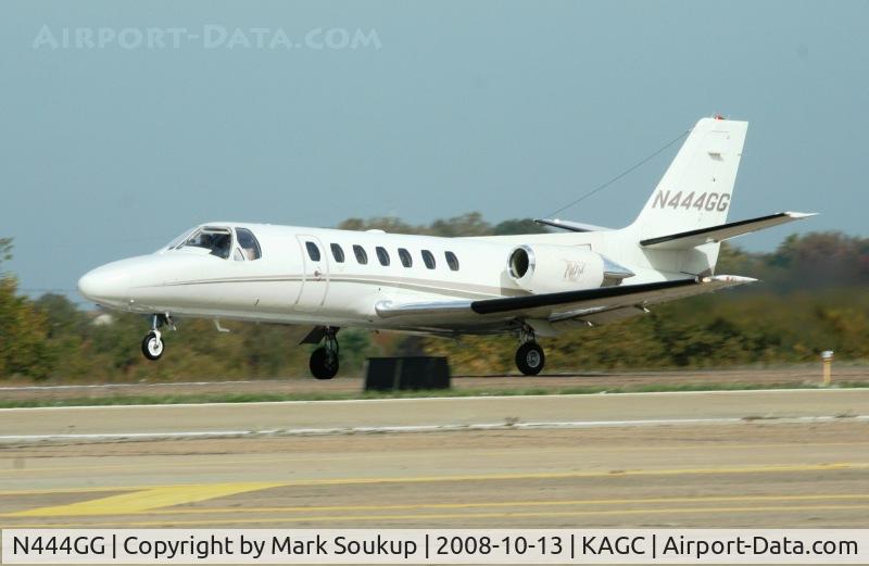 N444GG, 1994 Cessna 560 C/N 560-0262, N444GG leaving KAGC