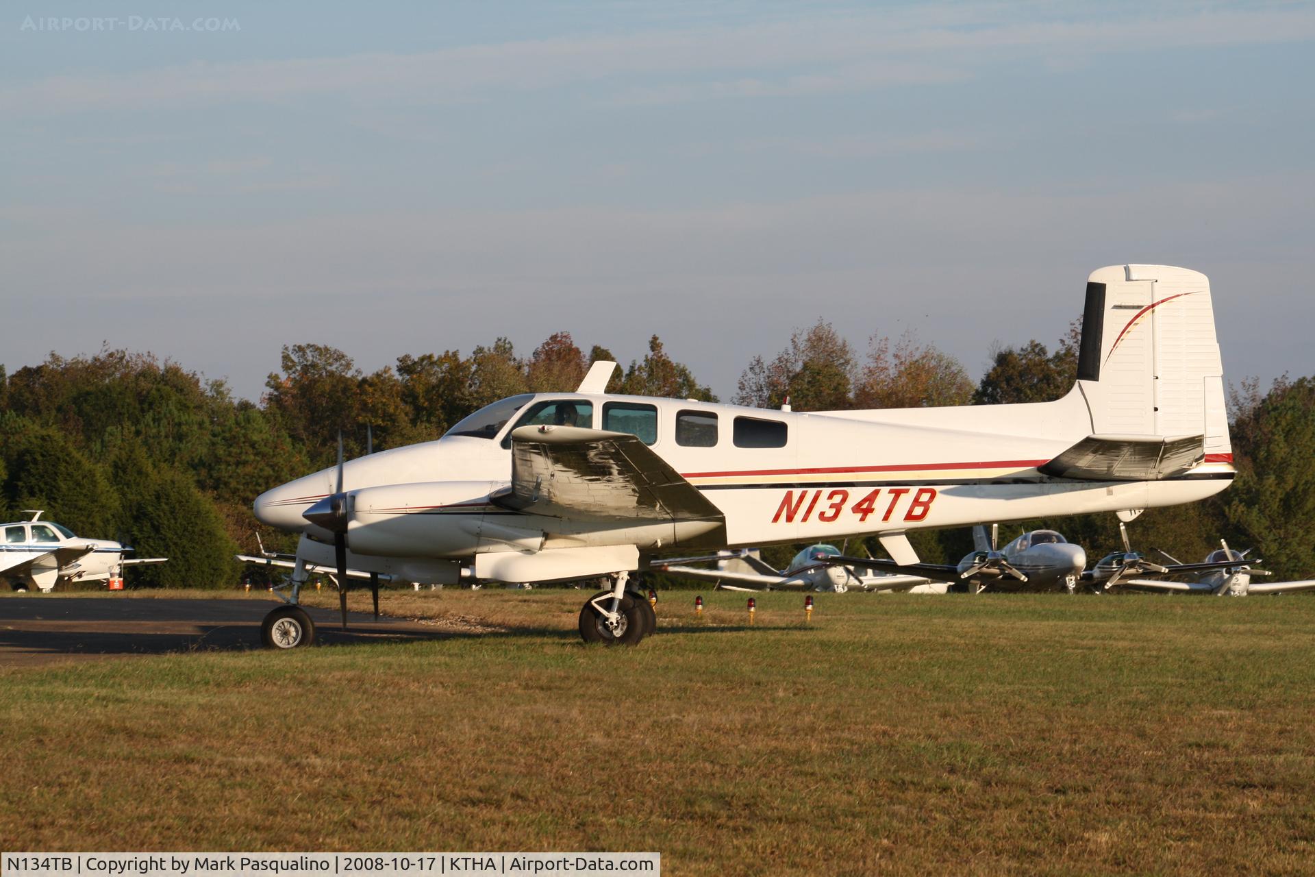 N134TB, 1960 Beech H50 C/N HH-126, Beech H50