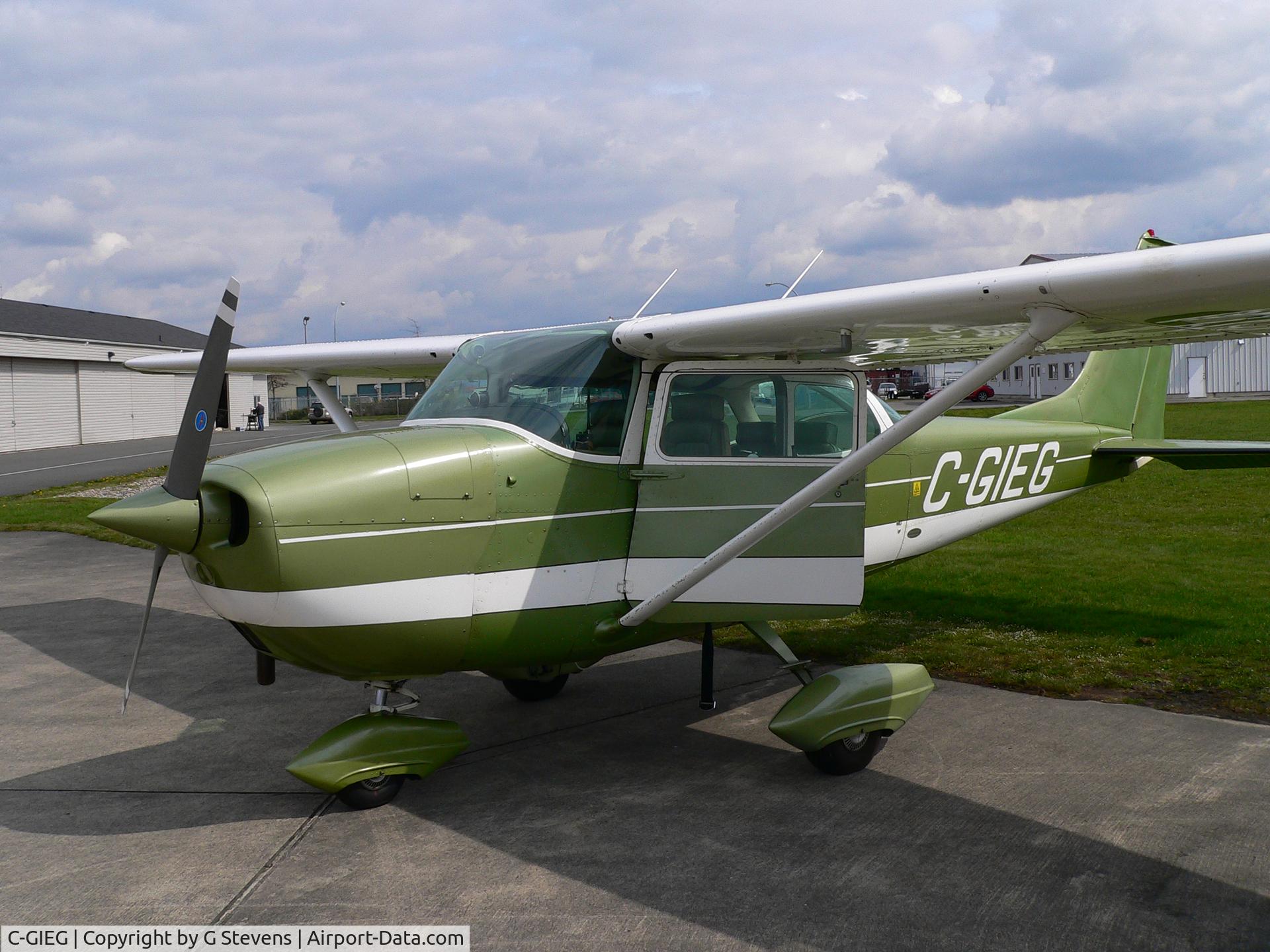 C-GIEG, 1968 Cessna 172K Skyhawk C/N 17257194, Splendid in her original paint!