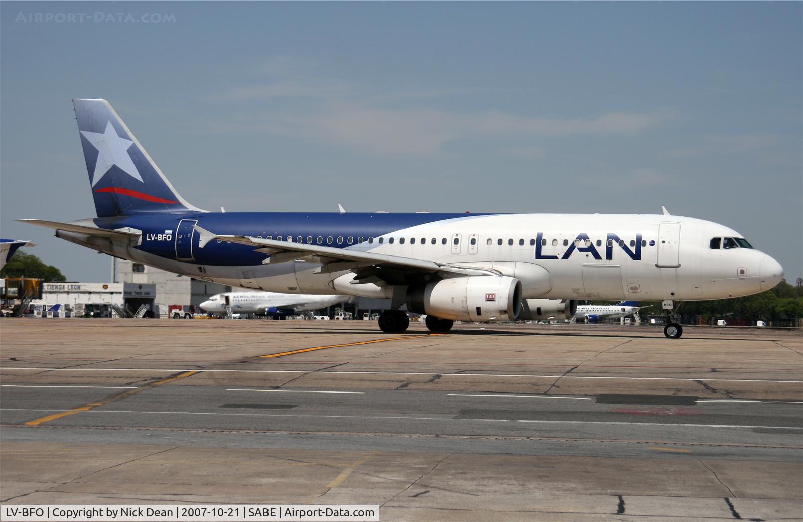 LV-BFO, 2002 Airbus A320-233 C/N 1877, Long weekend at Aeroparque