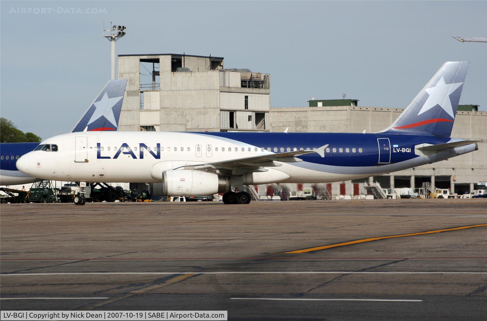 LV-BGI, 2002 Airbus A320-233 C/N 1903, Long weekend at Aeroparque