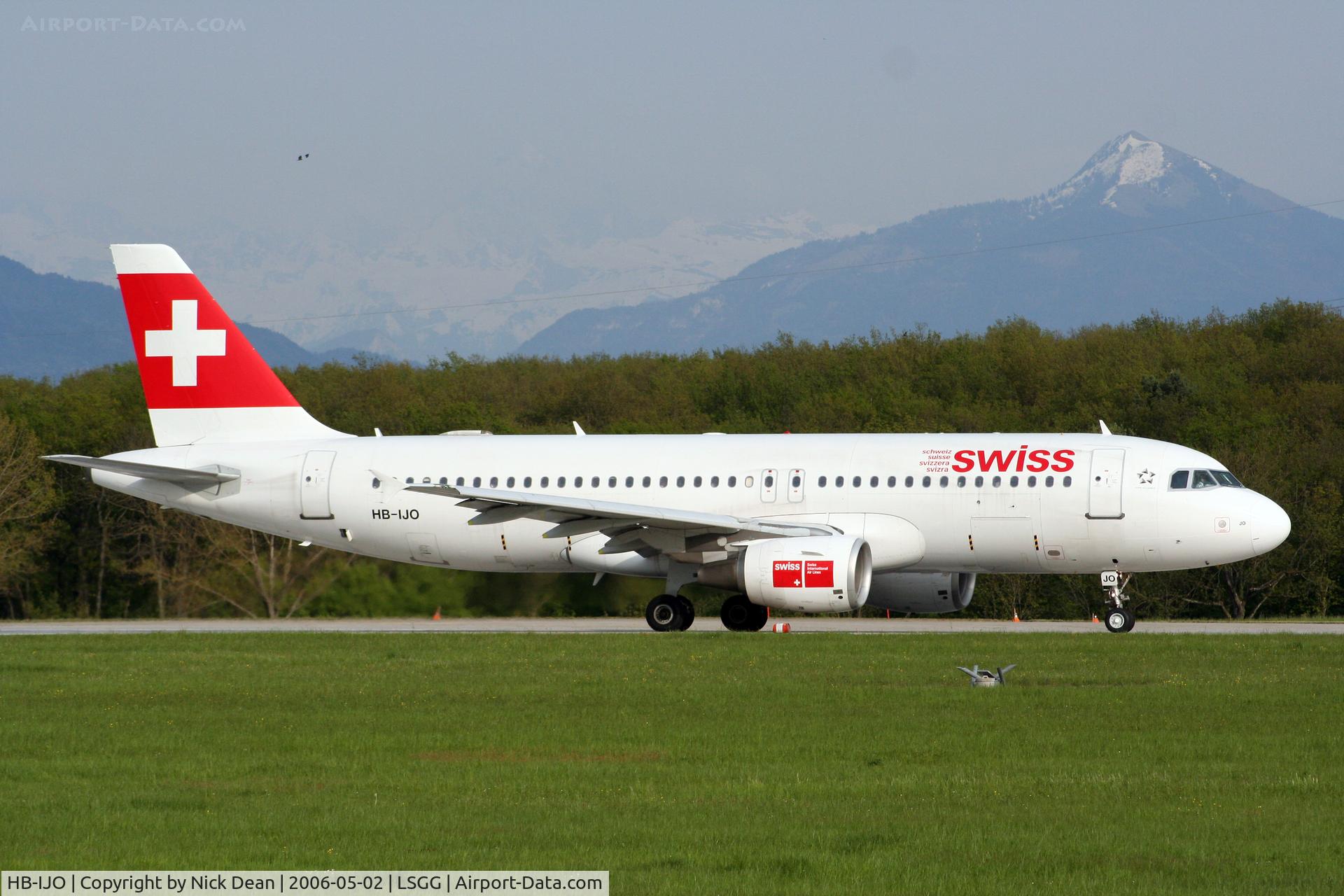 HB-IJO, 1997 Airbus A320-214 C/N 673, LSGG