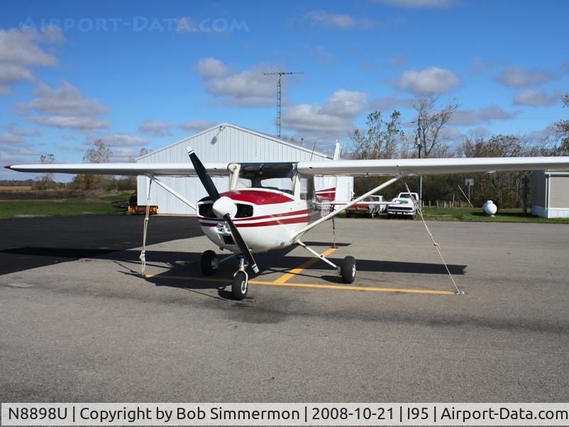 N8898U, 1976 Cessna 150M C/N 15078019, On the ramp at Kenton, Ohio