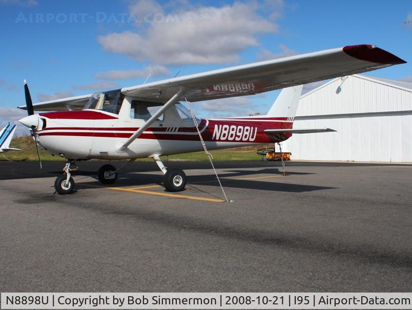 N8898U, 1976 Cessna 150M C/N 15078019, On the ramp at Kenton, Ohio