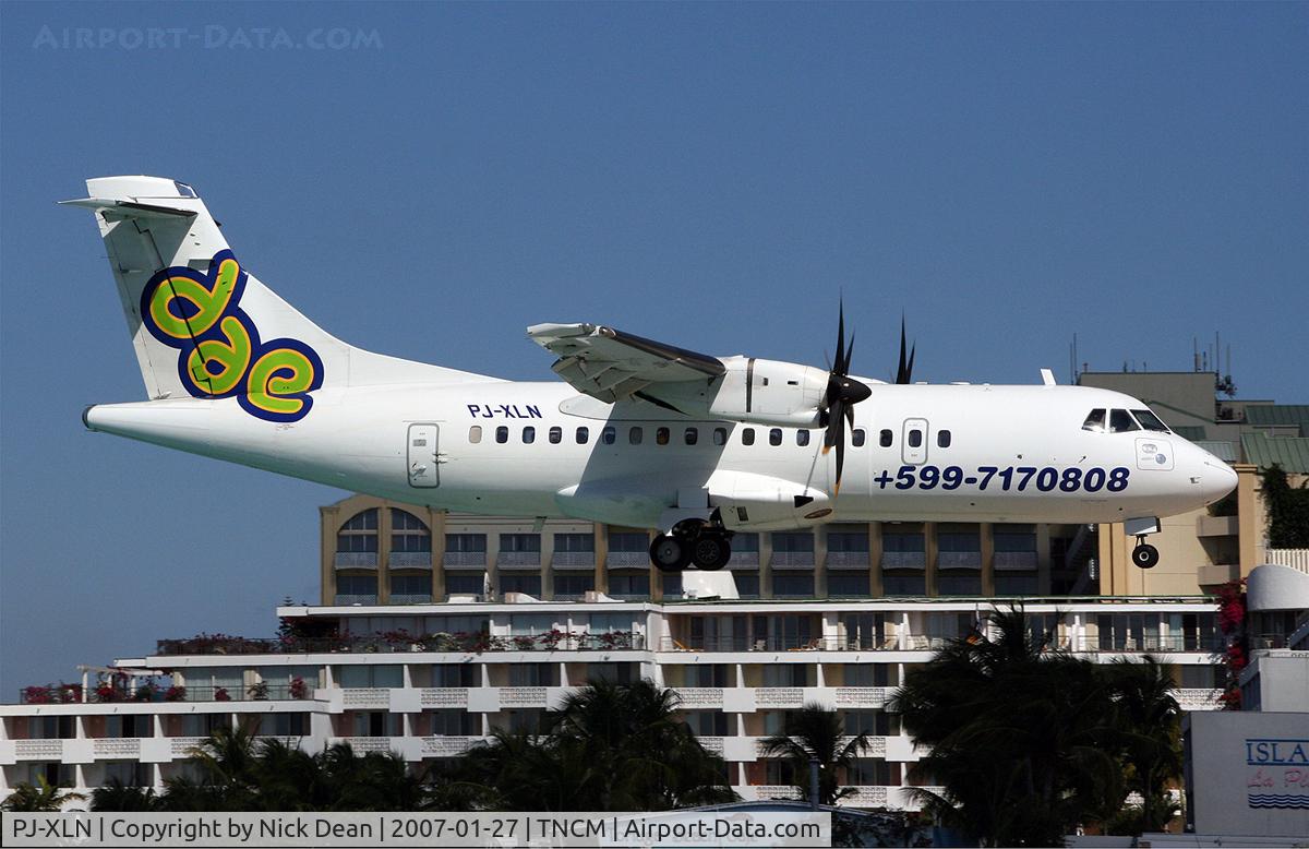 PJ-XLN, 1996 ATR 42-500 C/N 513, Sun, Beach, Topless Babes, Bar, Planes.... need I say more