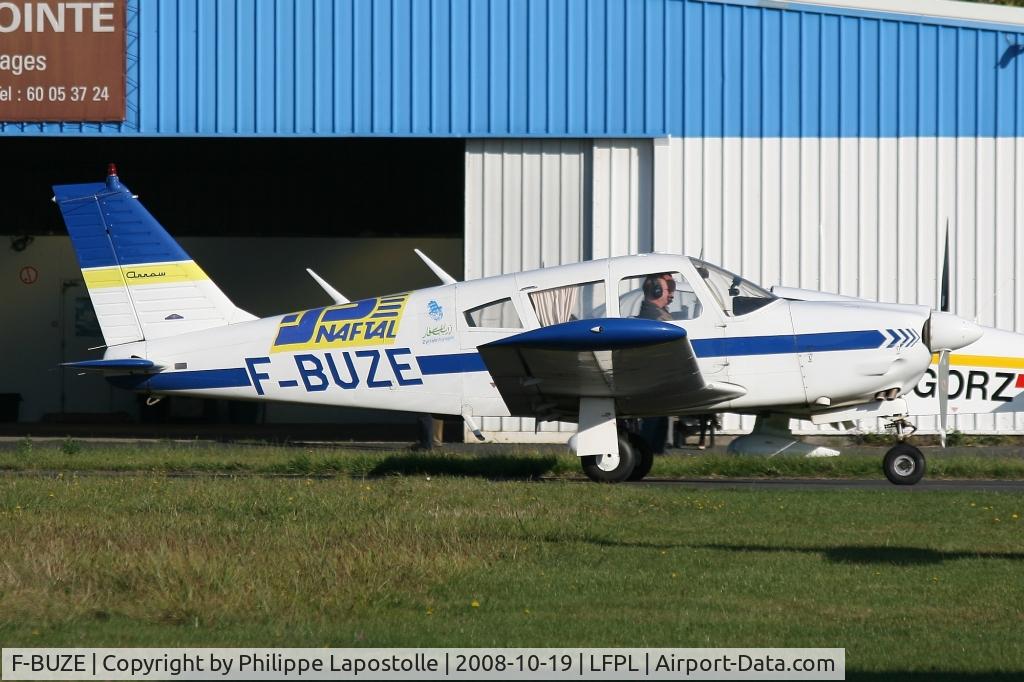 F-BUZE, Piper PA-28R-200 Cherokee Arrow C/N 28R-35188, ZE taxiing to take-off