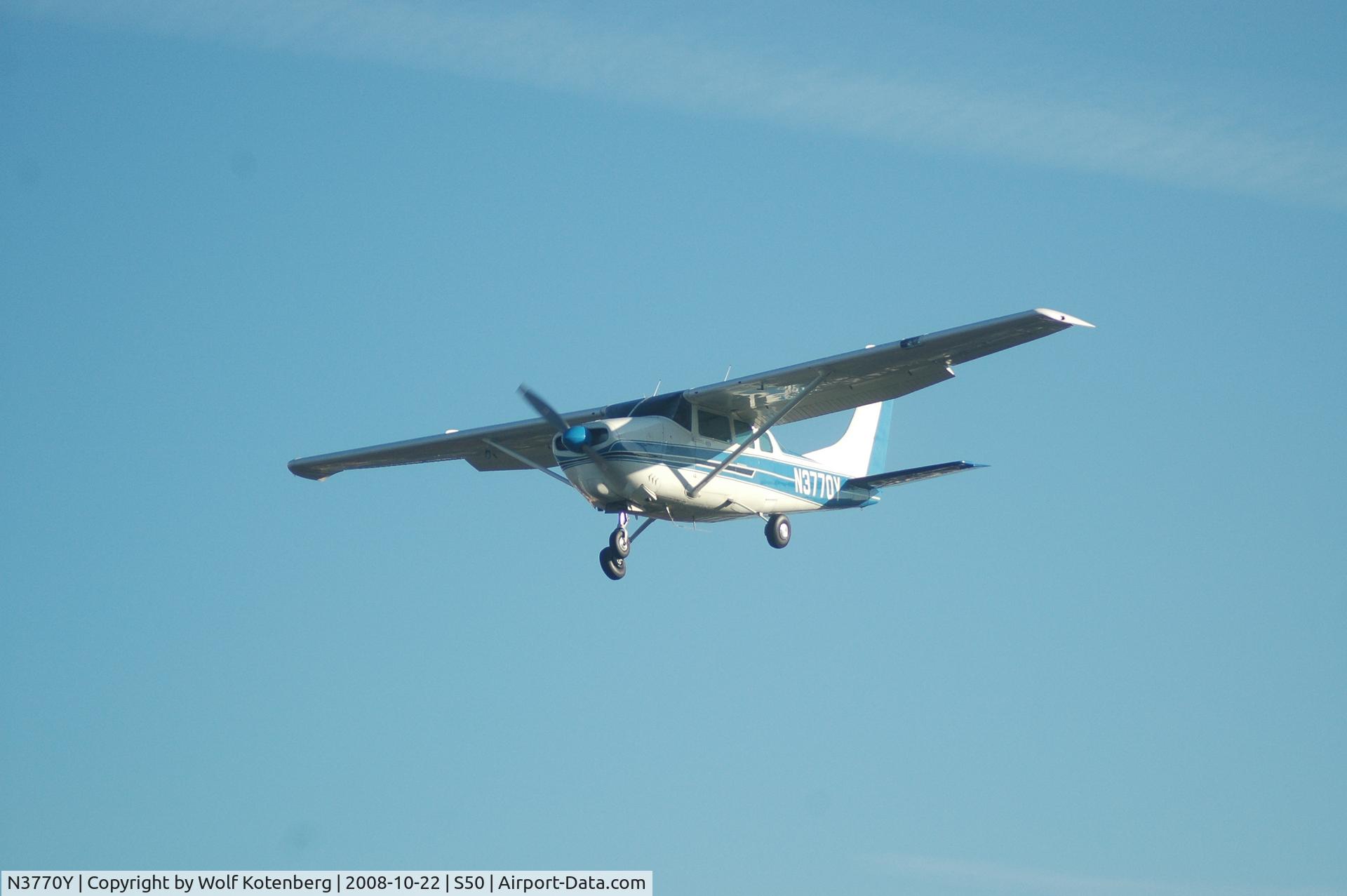 N3770Y, 1963 Cessna 210D Centurion C/N 21058270, on final