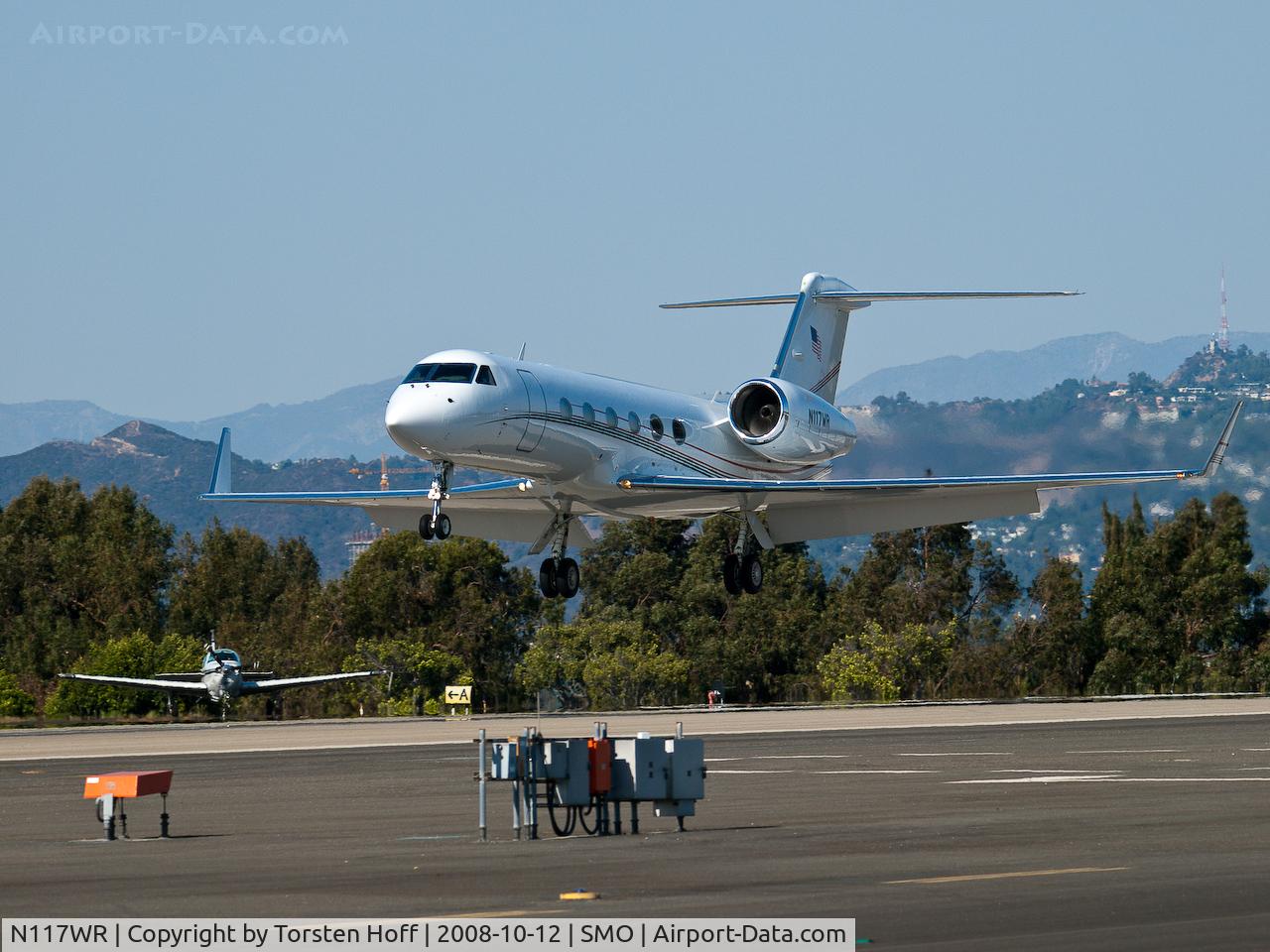 N117WR, 2005 Gulfstream Aerospace GIV-X (G350) C/N 4015, N117WR arriving on RWY 21