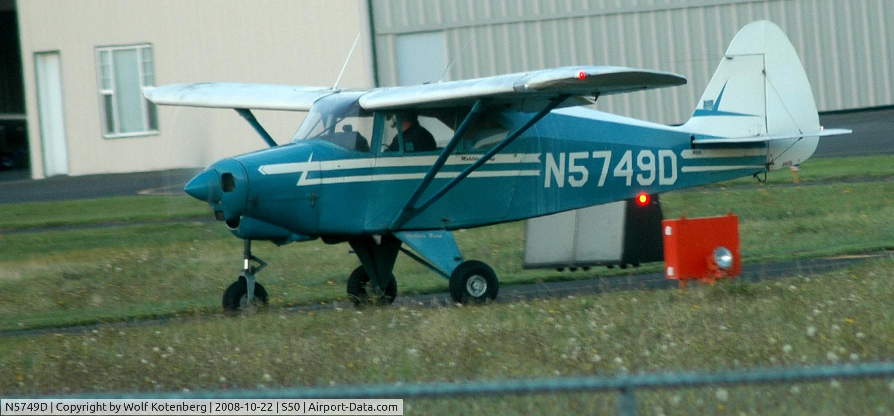 N5749D, 1956 Piper PA-22-150 Tri-Pacer C/N 22-4449, taxying for take-off