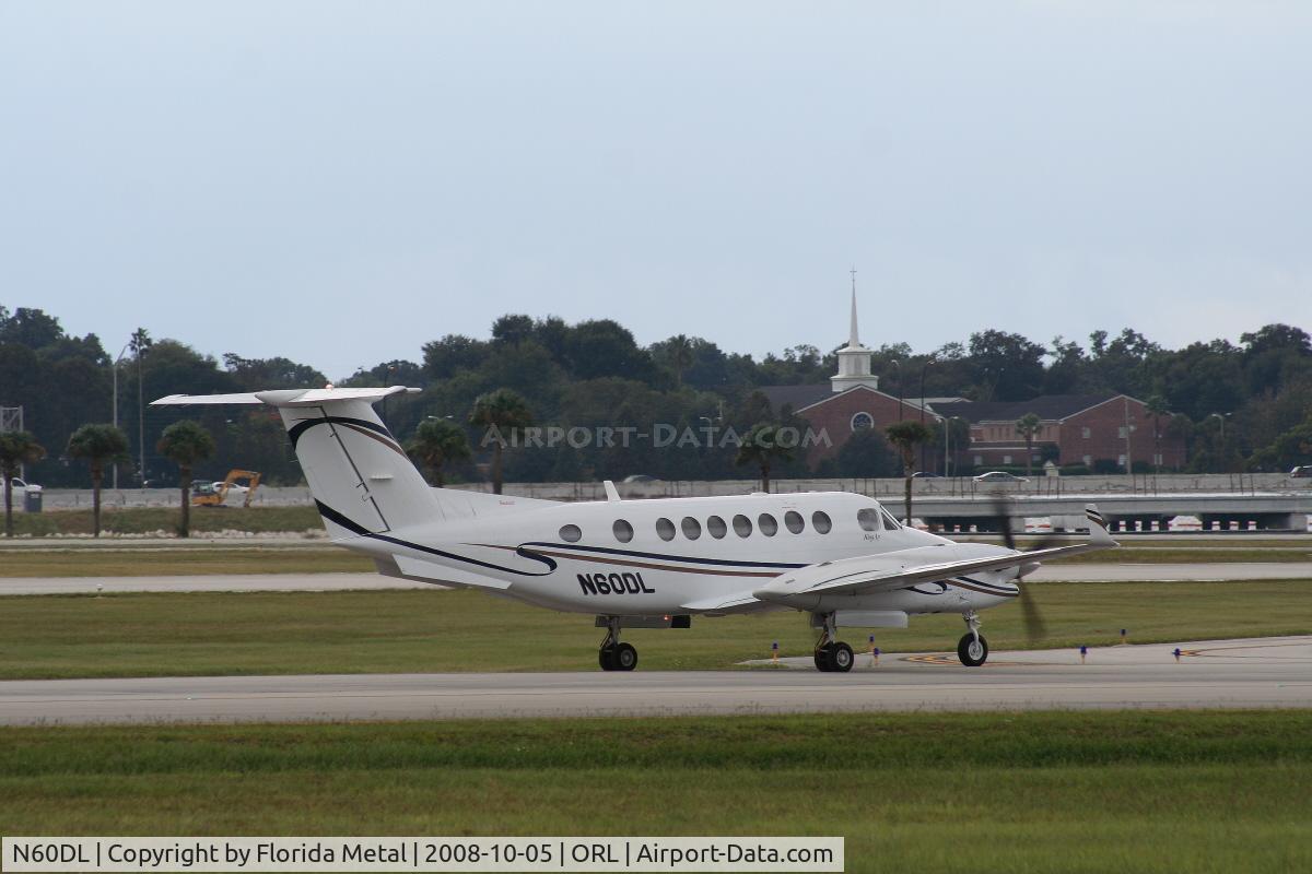 N60DL, 2005 Raytheon Aircraft Company B300 C/N FL-446, Beech 350
