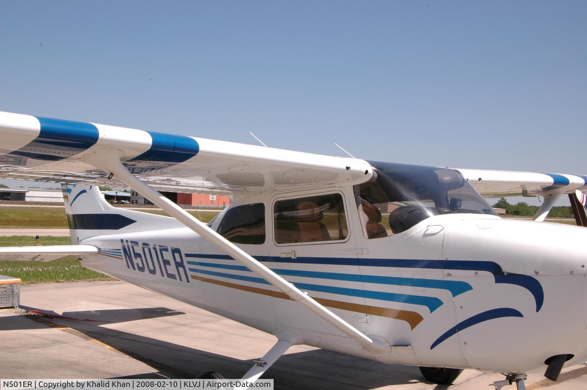 N501ER, 2001 Cessna 172S C/N 172S8947, Cessna Skyhawk ready to go