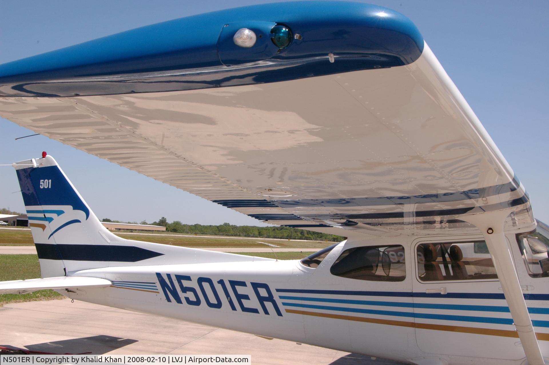 N501ER, 2001 Cessna 172S C/N 172S8947, Excellent paint job.