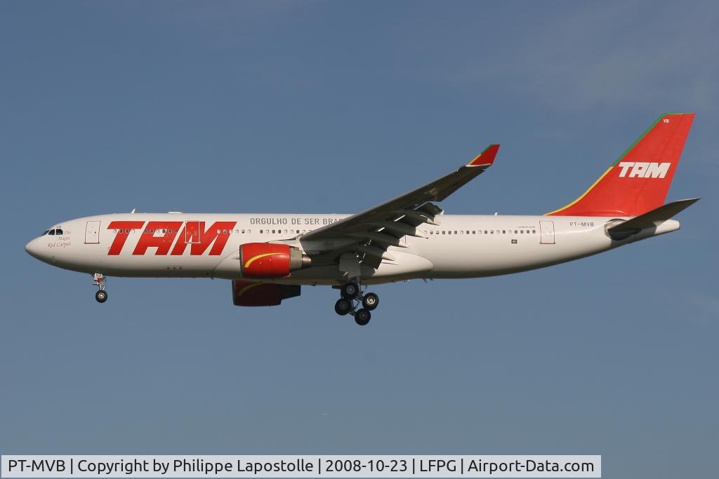 PT-MVB, 1998 Airbus A330-223 C/N 238, VB short final 26L