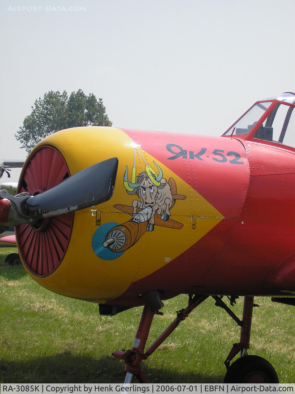 RA-3085K, 1984 Yakovlev Yak-52 C/N 844007,  Nose Art , Koksijde Air Base Openday , 01 jul 2006