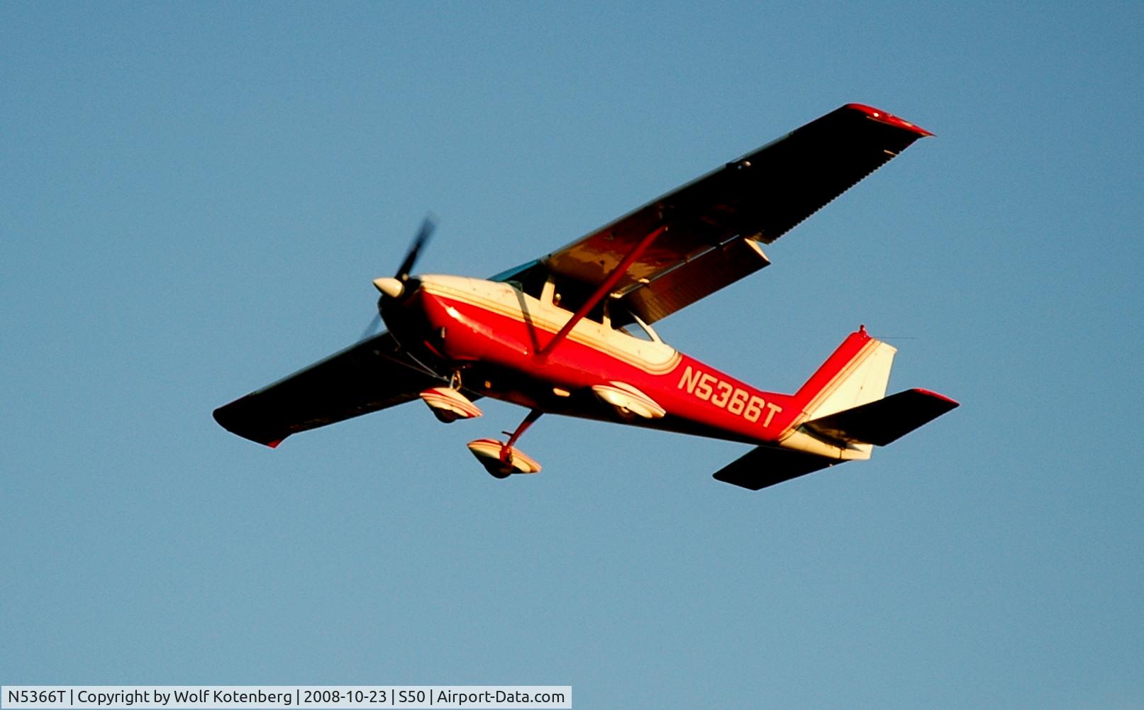 N5366T, 1964 Cessna 172E C/N 17251266, final