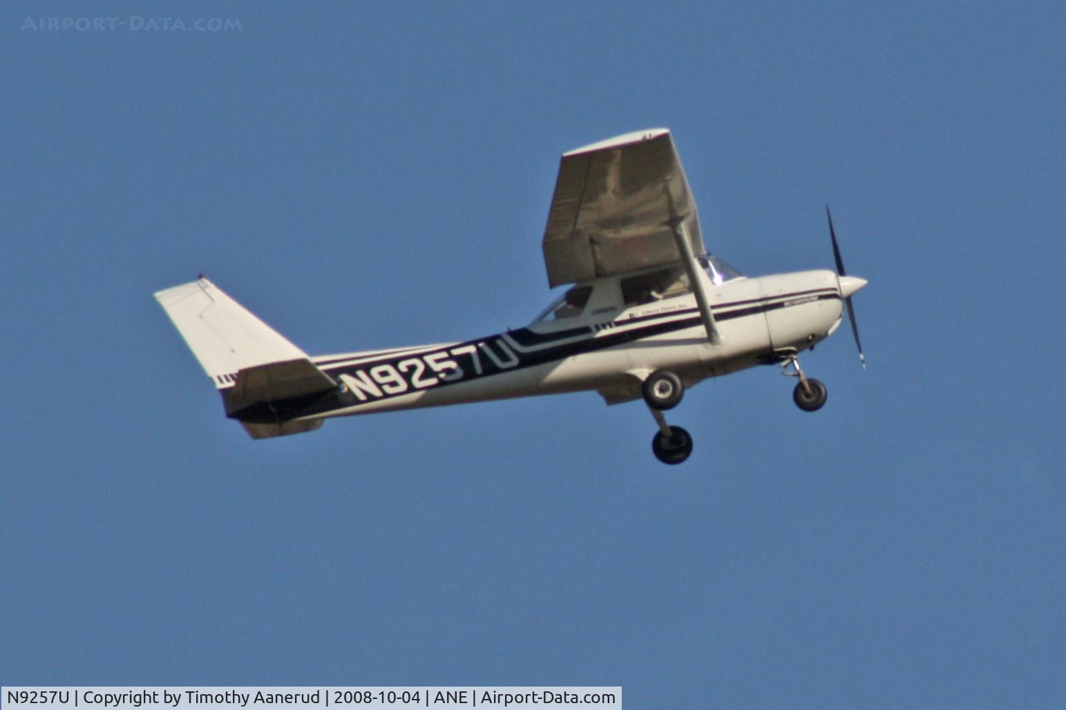 N9257U, 1976 Cessna 150M C/N 15078207, Departing runway 18, Cessna 150M, serial 15078207
