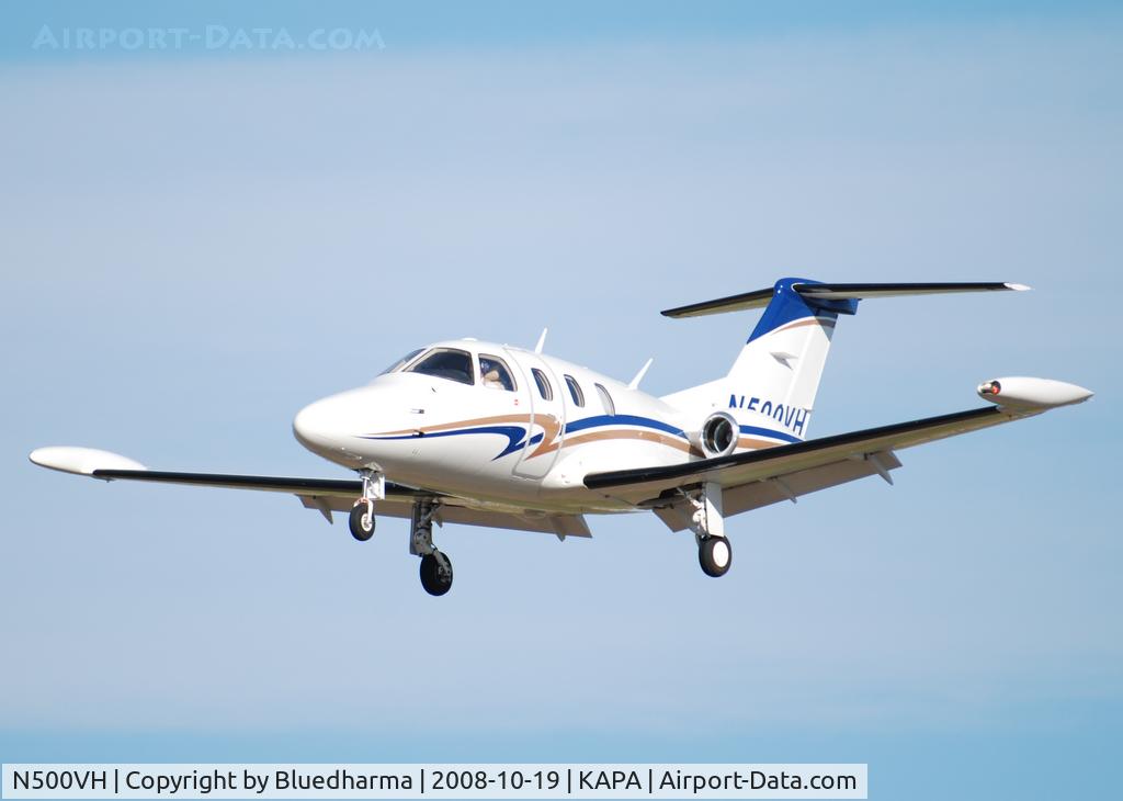 N500VH, 2008 Eclipse Aviation Corp EA500 C/N 000211, On final approach to 17L.