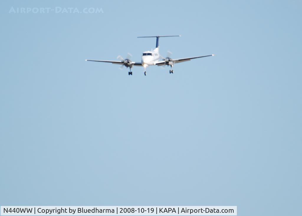 N440WW, 2007 Hawker Beechcraft B200GT King Air C/N BY-5, On final approach to 17L.