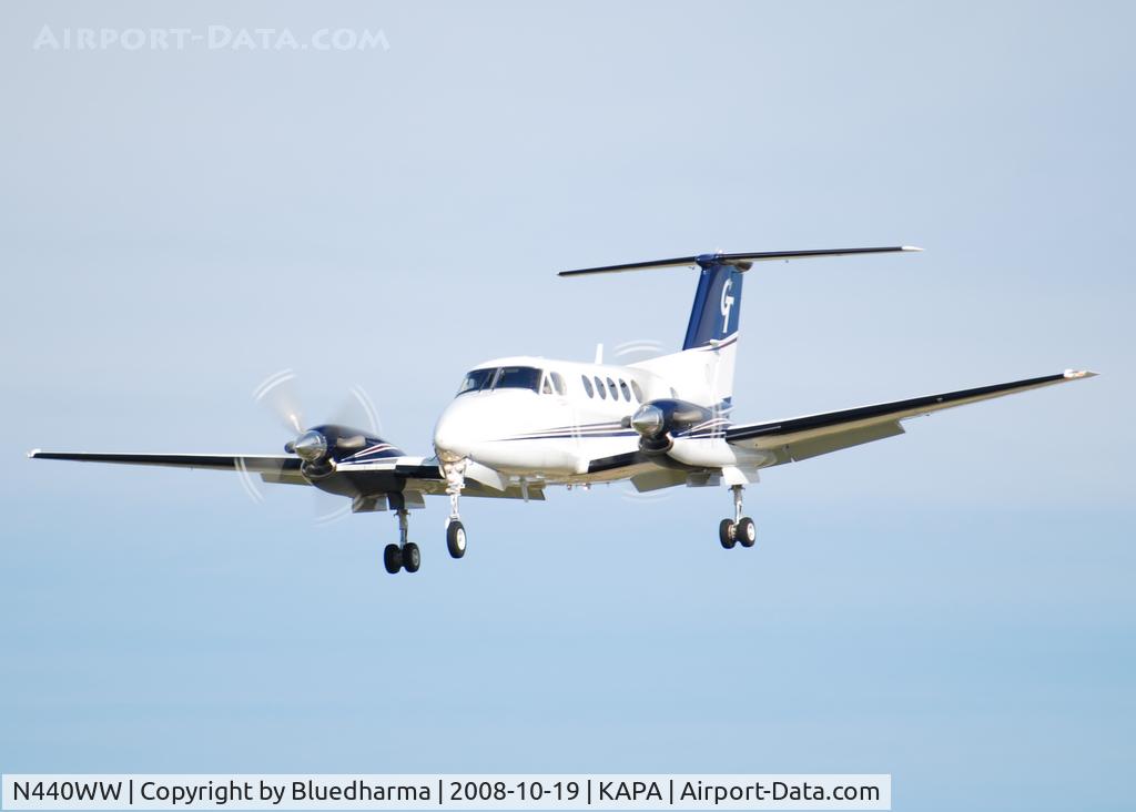 N440WW, 2007 Hawker Beechcraft B200GT King Air C/N BY-5, On final approach to 17L.