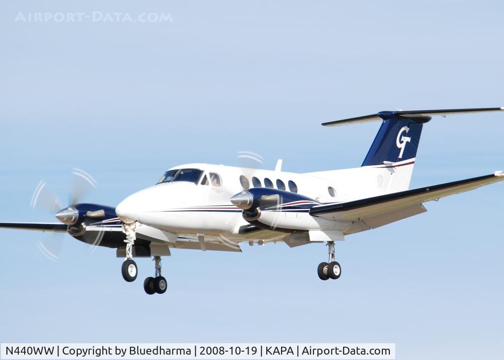 N440WW, 2007 Hawker Beechcraft B200GT King Air C/N BY-5, On final approach to 17L.