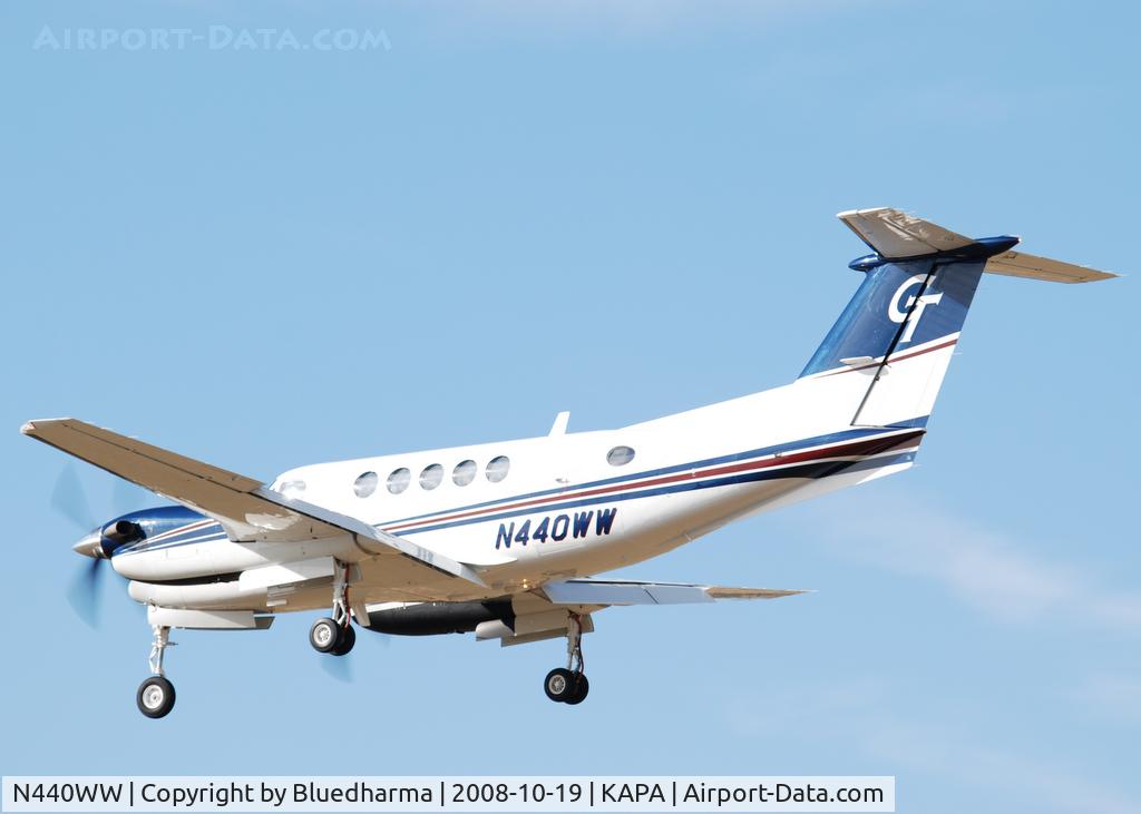 N440WW, 2007 Hawker Beechcraft B200GT King Air C/N BY-5, On final approach to 17L.