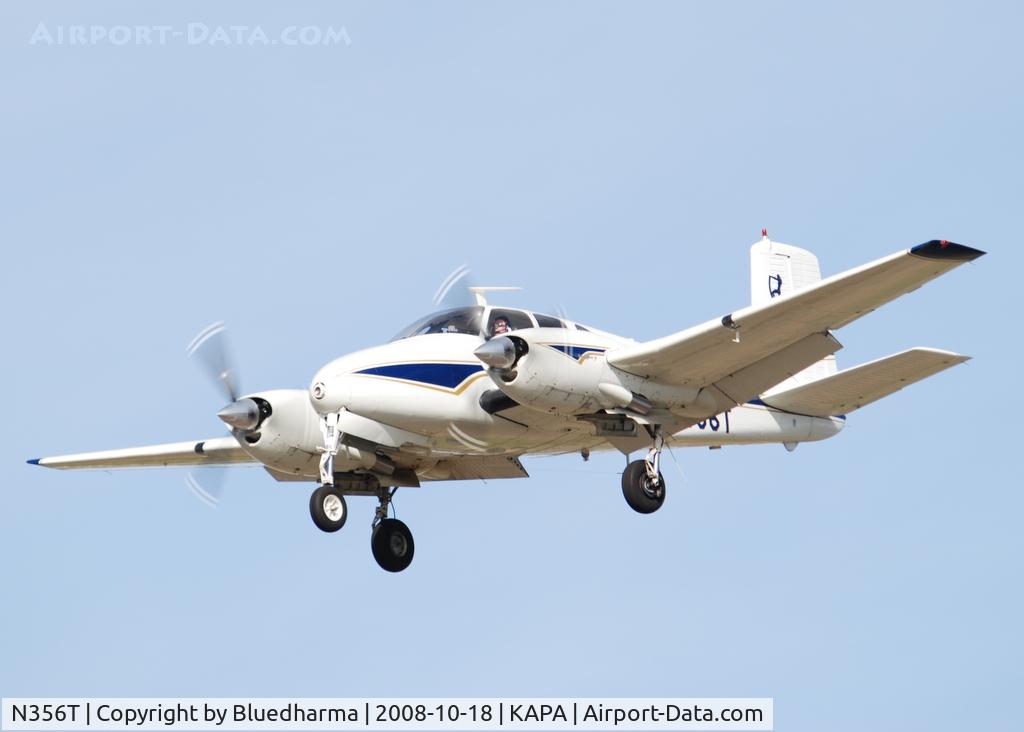 N356T, 1960 Beech D50C Twin Bonanza C/N DH-270, On final approach to 17L.