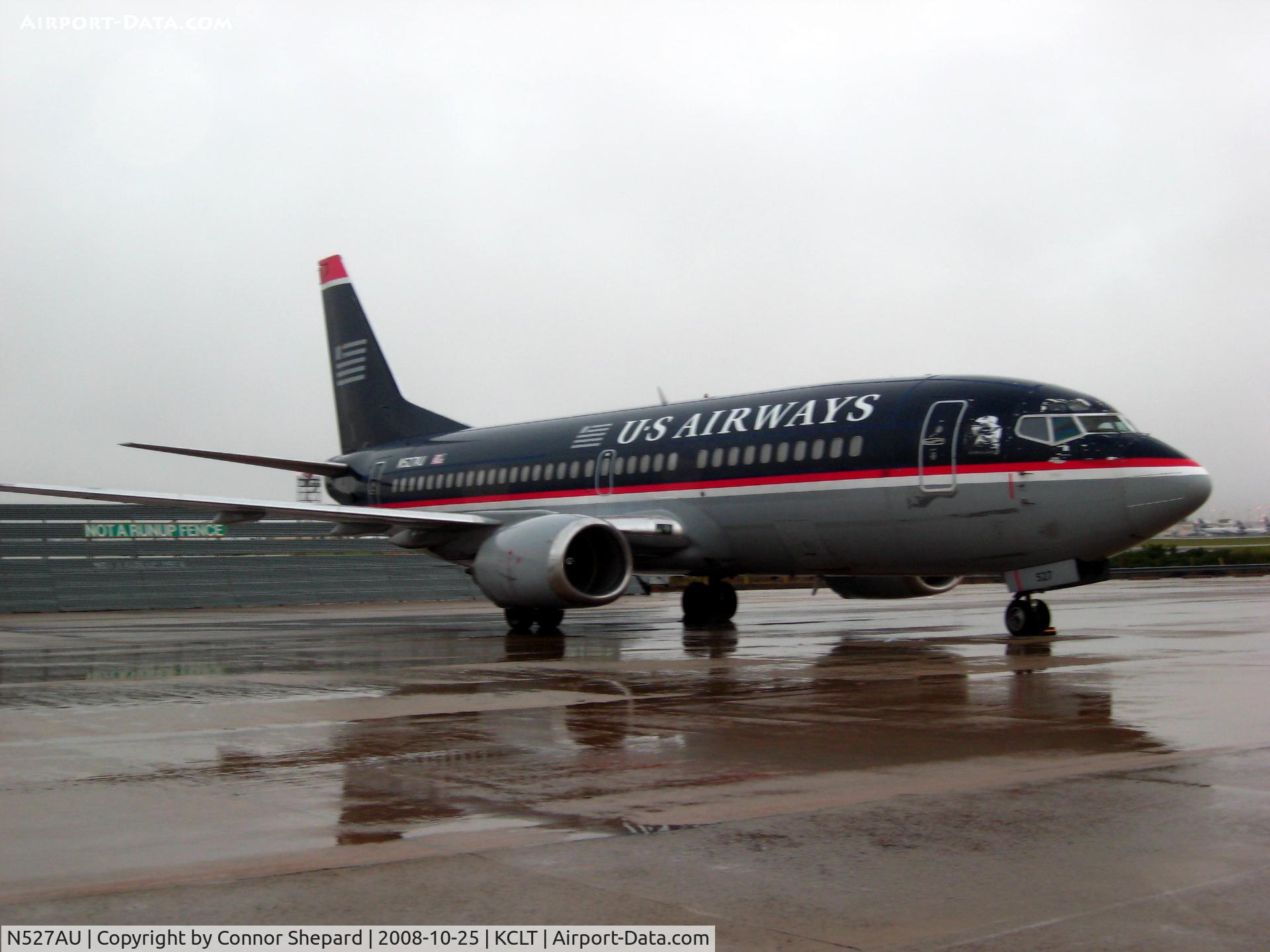 N527AU, 1988 Boeing 737-3B7 C/N 23862, 737 on ramp